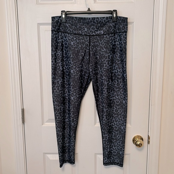 Zyia Active Stone Leopard Animal Print Scrunch Butt Leggings Size 20 - Picture 2 of 7